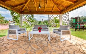 Zahrada ubytování Holiday Home Kastelir Iix + 25 fotografií
