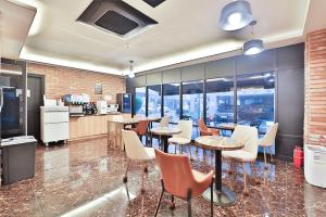 Kuchyň nebo kuchyňský kout v ubytování No 25 Hotel Yonghyun
