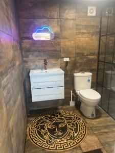 Bathroom sa Palm Hamilton Backpacker