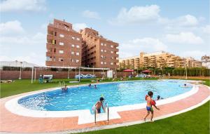 Πισίνα στο ή κοντά στο Gorgeous Apartment In Oropesa Del Mar +4 φωτογραφίες