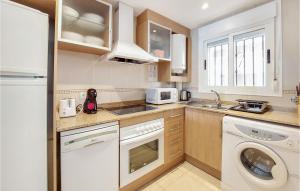 Η κουζίνα ή μικρή κουζίνα στο Gorgeous Apartment In Oropesa Del Mar
