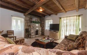 Telewizja i/lub zestaw kina domowego w obiekcie Holiday Home Mio Persan Cr