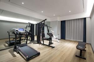Fitness centrum a/nebo fitness zařízení v ubytování TOWO Shangpin Hotel Changsha Desiqin Institute of Science and Technology Branch + 14 fotografií