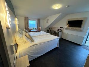a bedroom with a large white bed in a room at Villa Schaumburg - Boutique Hotel in Rinteln