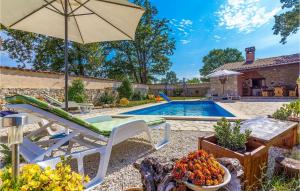 Bazén v ubytovaní Holiday Home Boduleri Cr alebo v jeho blízkosti + 37 fotografií