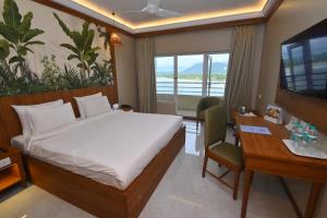RNS Residency Sea View客房内的一张或多张床位