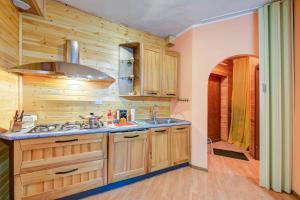 Borgata Family Studio Ski In Ski Out 300m - Happy Rentalsにあるキッチンまたは簡易キッチン