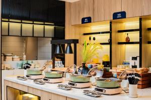 Makanan di atau berdekatan hotel