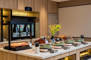 Makanan di atau berdekatan hotel