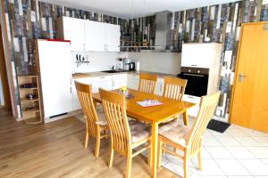 Kuchyň nebo kuchyňský kout v ubytování Villa Elsa Wohnung 8, nur 150 m vom Strand entfernt