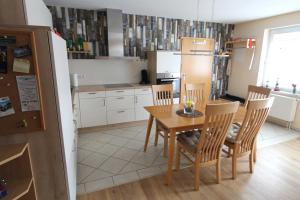 Kuchyň nebo kuchyňský kout v ubytování Villa Elsa Wohnung 8, nur 150 m vom Strand entfernt + 5 fotografií