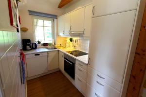 Kuchyň nebo kuchyňský kout v ubytování Haus am Wald Nr 3 idyllisch ruhig im Naturschutzgebiet