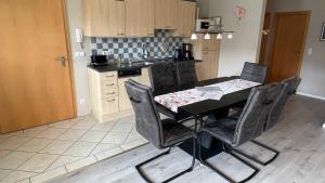 Kuchyň nebo kuchyňský kout v ubytování Villa Elsa Wohnung 9, nur 150 m vom Strand entfernt