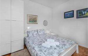 Posteľ alebo postele v izbe v ubytovaní Beautiful Apartment In Novi Vinodolski