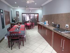 Kuchyň nebo kuchyňský kout v ubytování Grand Central Guesthouse