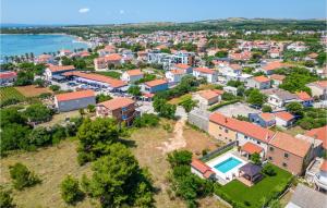 ヴィルにあるLovely Home In Vir With Wifiの市街地の空中風景 +26枚の写真