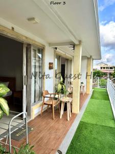Balkón nebo terasa v ubytování Nita Guest House Bali
