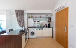 Kuchyň nebo kuchyňský kout v ubytování Studio Apartment In Klek