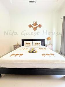Postel nebo postele na pokoji v ubytování Nita Guest House Bali