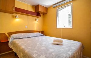 Ένα ή περισσότερα κρεβάτια σε δωμάτιο στο 2 Bedroom Lovely Apartment In Chipiona