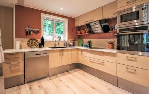 Kuchyň nebo kuchyňský kout v ubytování Pet Friendly Home In Hästveda With Wifi + 7 fotografií