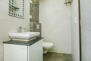 Koupelna v ubytování FabHotel AK Villa