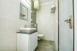 Koupelna v ubytování FabHotel AK Villa