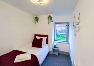 Ένα ή περισσότερα κρεβάτια σε δωμάτιο στο Dundee Football Stadium Apartment