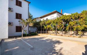 Budova, kde se apartmán nachází + 37 fotografií