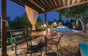 Bazén v ubytovaní Holiday Home Put Skole Bb Croatia alebo v jeho blízkosti