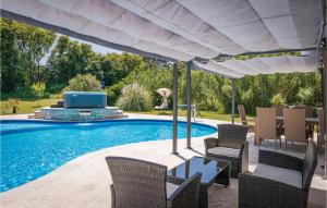 Basen w obiekcie 5 Bedroom Awesome Home In Valtura lub w pobliżu