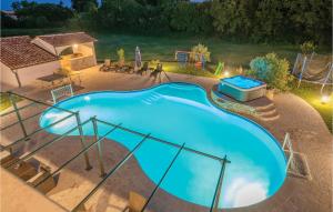 Basen w obiekcie 5 Bedroom Awesome Home In Valtura lub w pobliżu