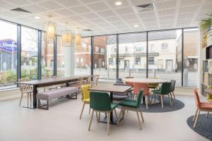 Hampton By Hilton Nuneaton的休息区