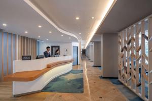 DoubleTree by Hilton Paris Bougival大厅或接待区