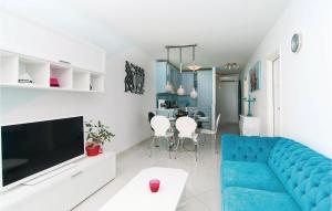 TV a/nebo společenská místnost v ubytování Apartment Split With Sea View 04
