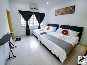 Postel nebo postele na pokoji v ubytování S2 Semi-D Retreat Stay 芙蓉新城舒适住宿