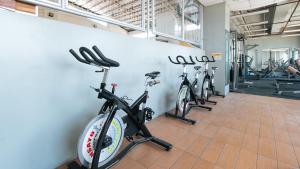 Fitness centrum a/nebo fitness zařízení v ubytování RedDoorz Plus @ E Rodriguez Corner Banawe