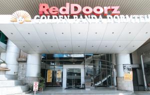 Exteriér nebo vchod ubytování RedDoorz Plus @ E Rodriguez Corner Banawe