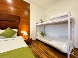 Rúm í herbergi á Hotel Wraveler Inn Mussoorie