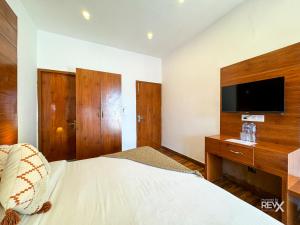 Rúm í herbergi á Hotel Wraveler Inn Mussoorie