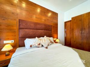 Rúm í herbergi á Hotel Wraveler Inn Mussoorie