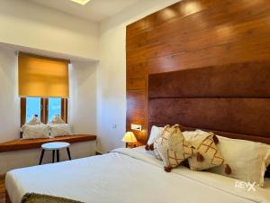 Rúm í herbergi á Hotel Wraveler Inn Mussoorie