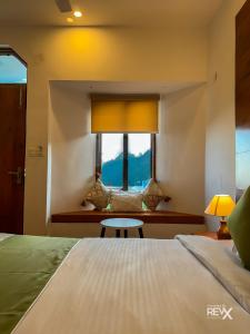 Rúm í herbergi á Hotel Wraveler Inn Mussoorie