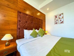 Rúm í herbergi á Hotel Wraveler Inn Mussoorie