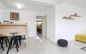 Posezení v ubytování Seven-Bedroom Holiday Home In Zaboric