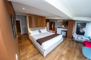 Postel nebo postele na pokoji v ubytování Olivar Hotel Tirana