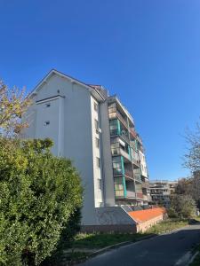 a building with graffiti on it next to a street at Apartman Petronela s parkovacím miestom in Bratislava +5 photos