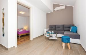 En eller flere senge i et værelse på Two-Bedroom Apartment In Dolac