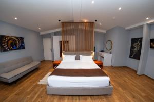 Postel nebo postele na pokoji v ubytování Olivar Hotel Tirana