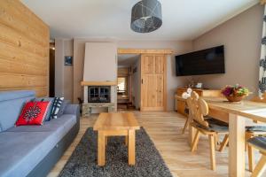 TV a/nebo společenská místnost v ubytování RentPlanet - Zakopane Kościelisko